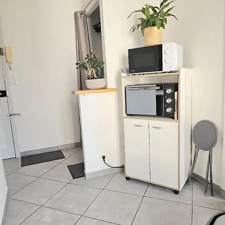 Cocoon Moderne, Close To Train Station & Shops *